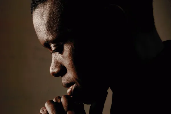 016-18-iamcoleandwalker-bowed-head.gif
